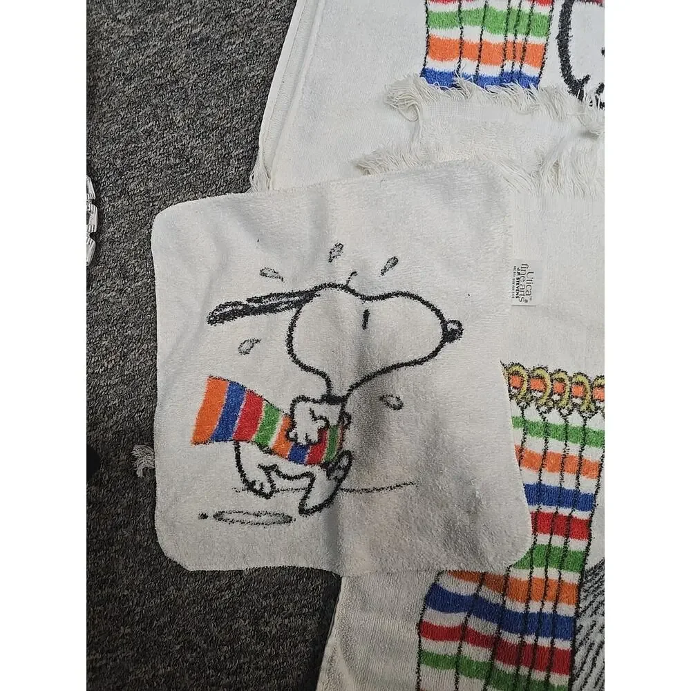 Lot of 3 Vintage Utica by J.P. Stevens White Snoopy Fringe Bath‎ and Hand Towels